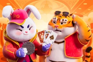Personagens Fortune Rabbit e tigre com cartas de baralho no guia de como jogar blackjack